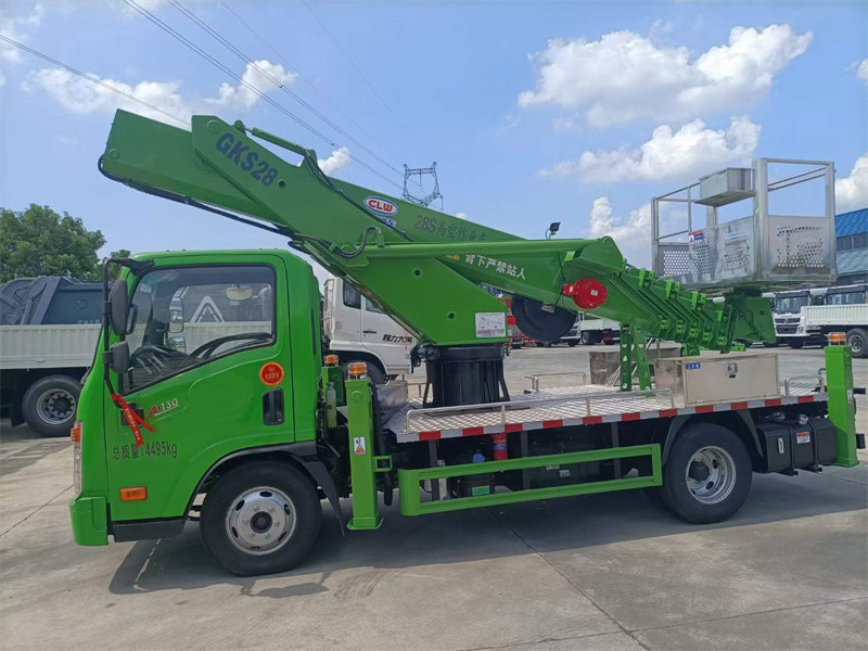 大運(yùn)藍(lán)牌28米高空作業(yè)車可百米無線操作