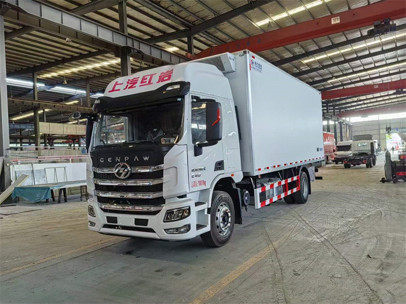 6.8米上汽紅巖高頂雙臥冷藏車卷王