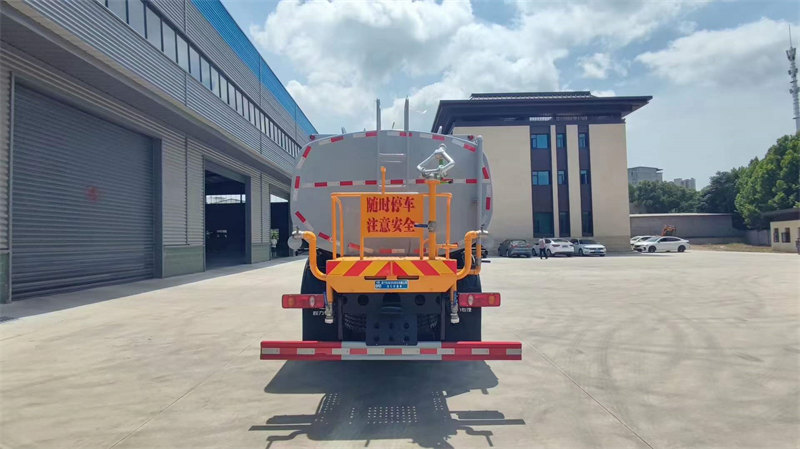 東風(fēng)華神15方灑水車(chē)月底價(jià)格實(shí)惠