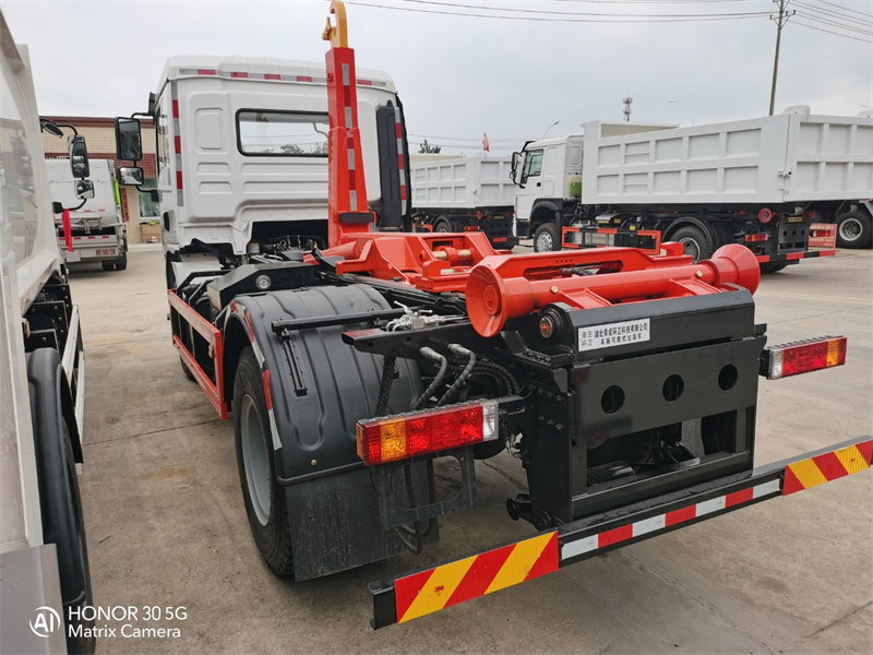 陜汽L3000勾臂垃圾車經(jīng)濟(jì)性好