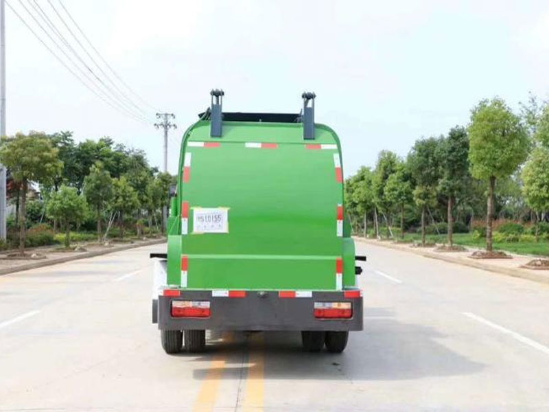 小多利卡國六餐廚垃圾車-方罐