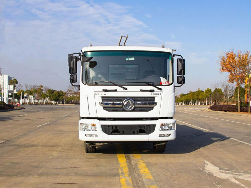 東風D9光伏清洗車