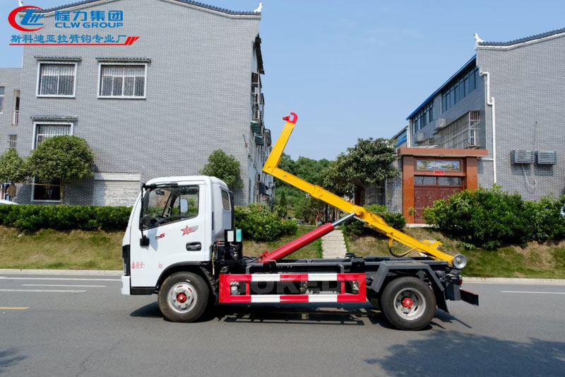 東風(fēng)D6多利卡藍(lán)牌勾臂垃圾車