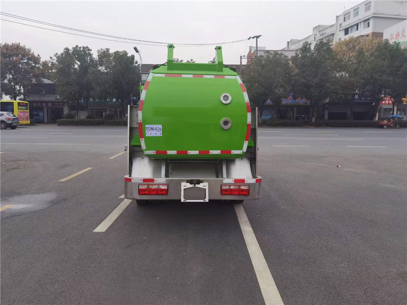 東風(fēng)小多利卡餐廚垃圾車中秋國(guó)慶好禮相送