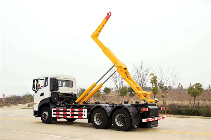 國六東風(fēng)天龍25噸勾臂式垃圾車4350＋1300mm加長設(shè)計(jì)