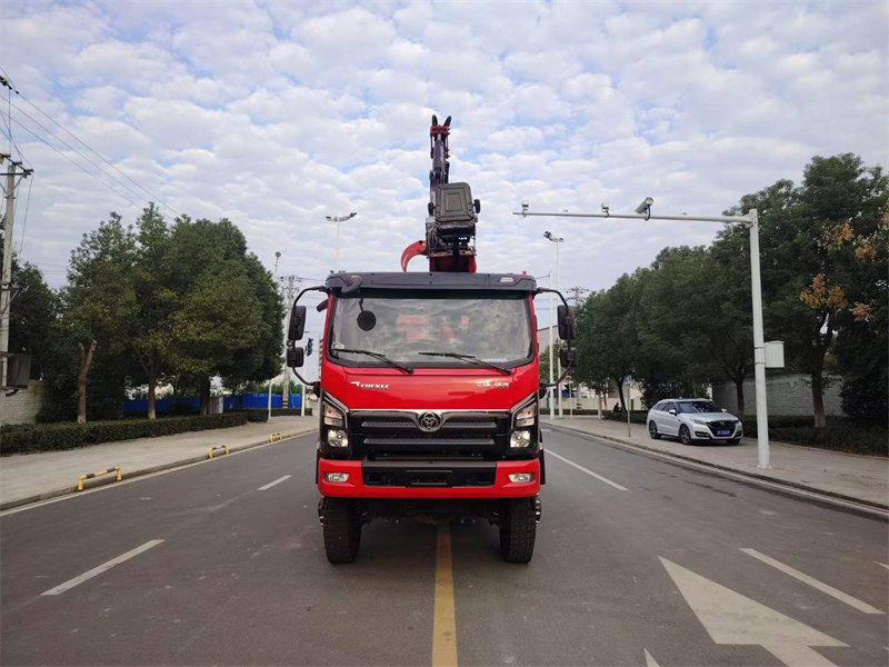 越野抓斗式垃圾車創(chuàng)客單排玉柴200馬力發(fā)動機