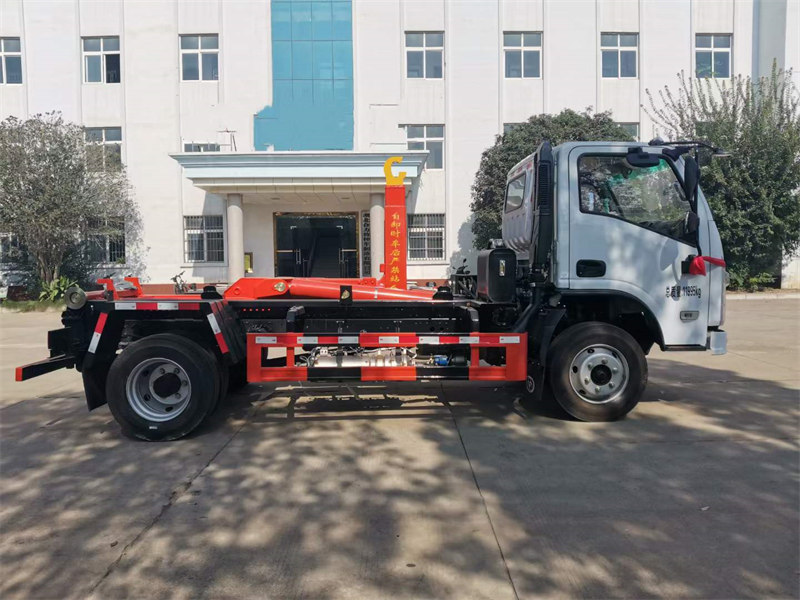 三環(huán)創(chuàng)客勾臂垃圾車(chē)廠家性?xún)r(jià)高