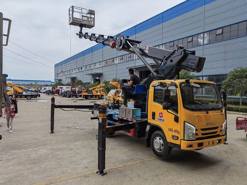 五十鈴國六藍(lán)牌31米直臂伸縮式高空作業(yè)車高效節(jié)能