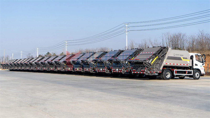 江淮駿鈴7.5方壓縮車新年批量發(fā)車