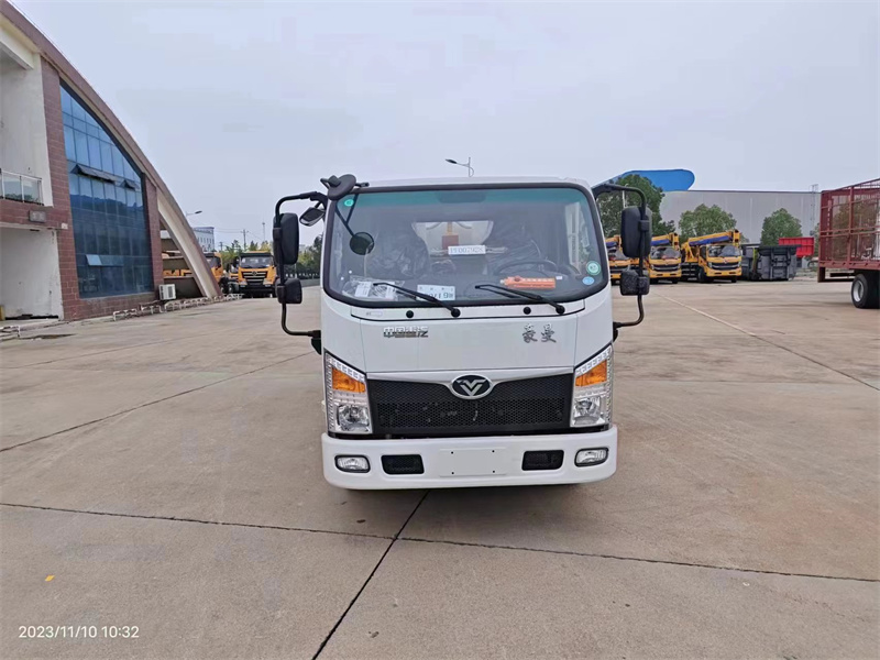 重汽豪曼勾臂垃圾車藍(lán)牌合規(guī)地庫車