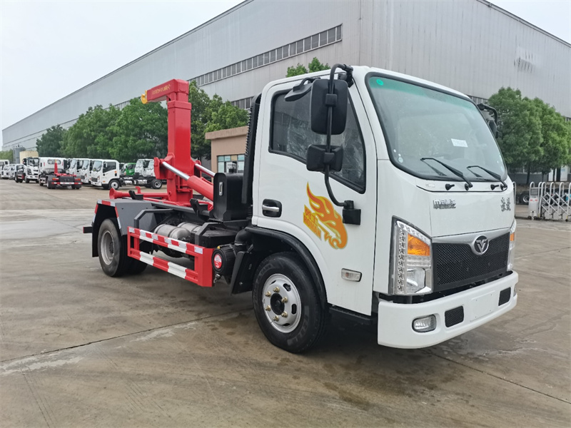 重汽豪曼勾臂垃圾車藍(lán)牌合規(guī)地庫車
