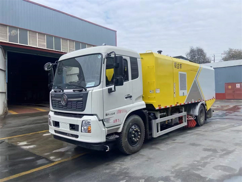 東風天錦干濕兩用吸塵車康明斯六缸230馬力發(fā)動機