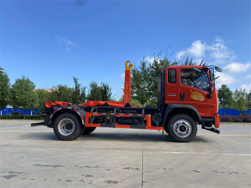 重汽豪曼18噸總質(zhì)量勾臂垃圾車(chē)滿(mǎn)載不超重
