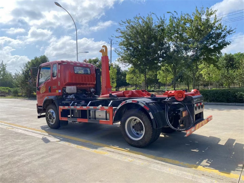 重汽豪曼18噸總質(zhì)量勾臂垃圾車(chē)滿(mǎn)載不超重