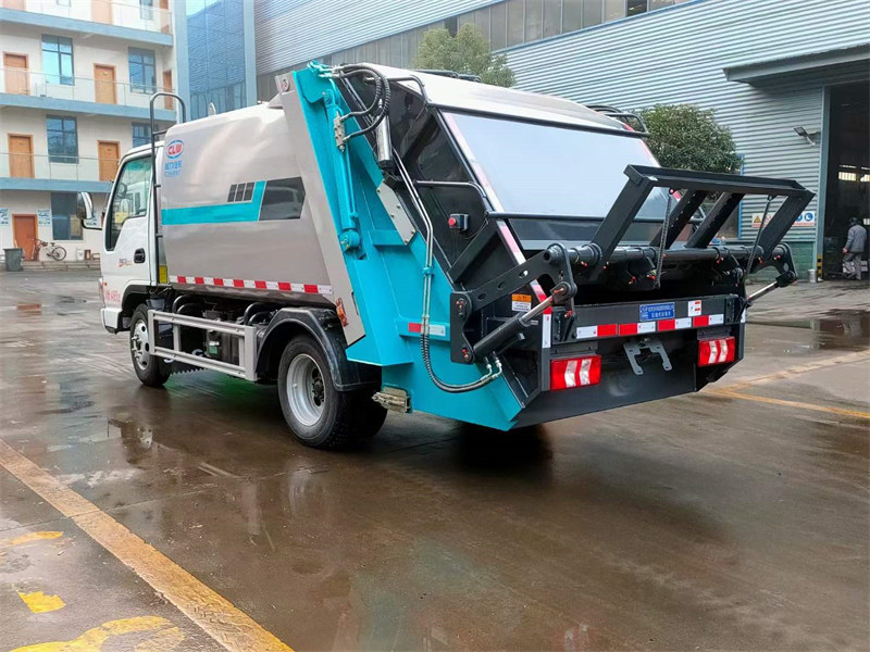 藍(lán)牌壓縮垃圾車暢銷車型一款高效實(shí)用的環(huán)保利器