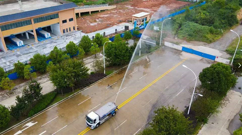 柳汽乘龍M3純電動灑水車重磅出擊