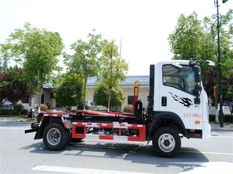 重汽王牌藍(lán)牌可卸式垃圾車總質(zhì)量4495KG