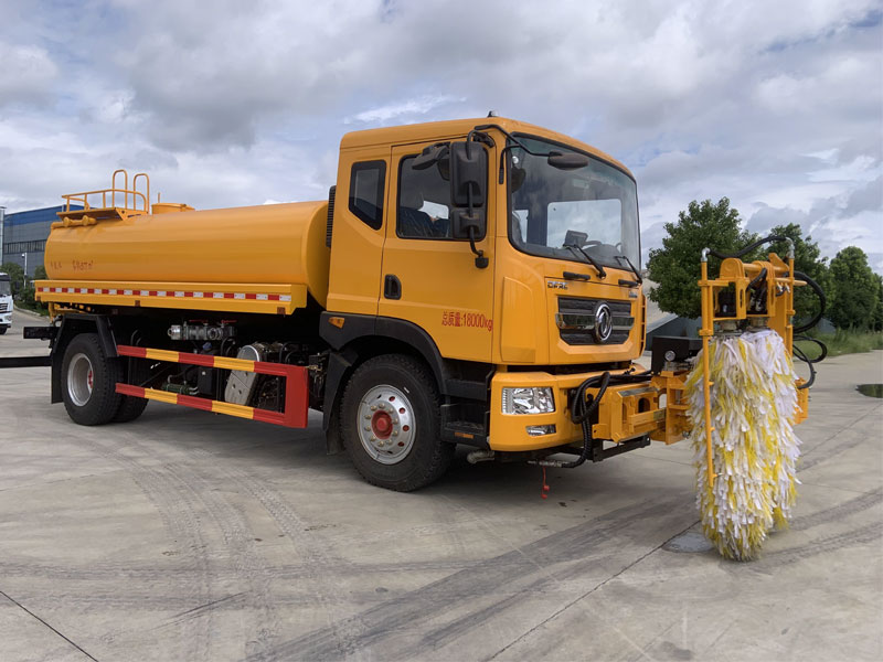 東風(fēng) D9 城市護(hù)欄清洗車CL5180GQXE6
