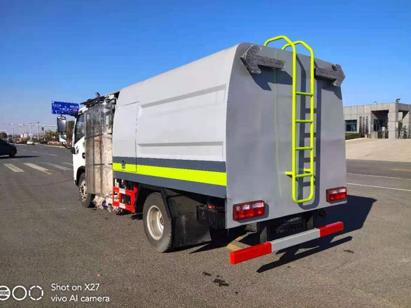 江鈴中置護(hù)欄清洗車整CL5081GQX6HL
