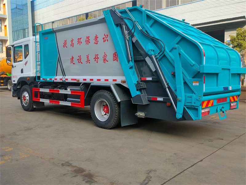東風(fēng)D9十四立方壓縮垃圾車發(fā)往四川