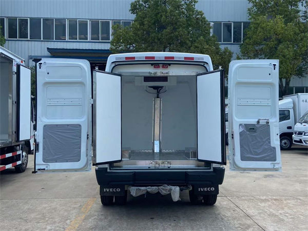 全新得意V35雙輪依維柯短軸冷藏車