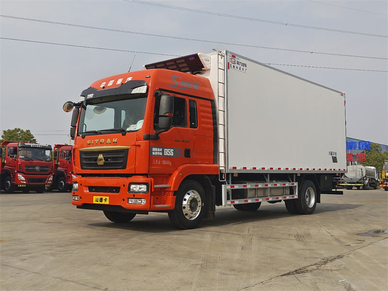 重汽汕德卡新款G5S單橋 6米8冷藏車