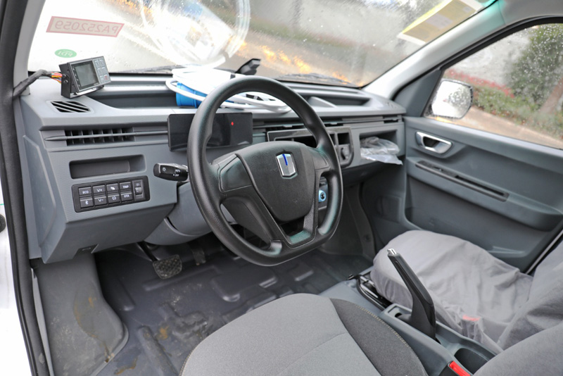 吉利V6EP純電的面包冷藏車