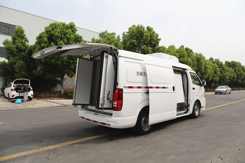 可上京戶的吉利純電動E6面包冷藏車