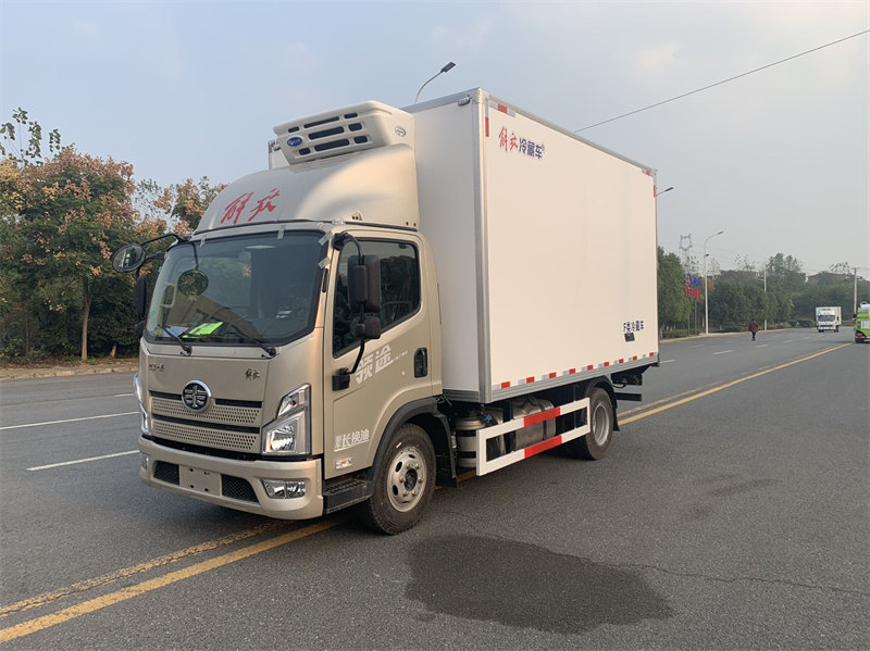 勁爆特價解放領(lǐng)途冷藏車僅需10.4萬