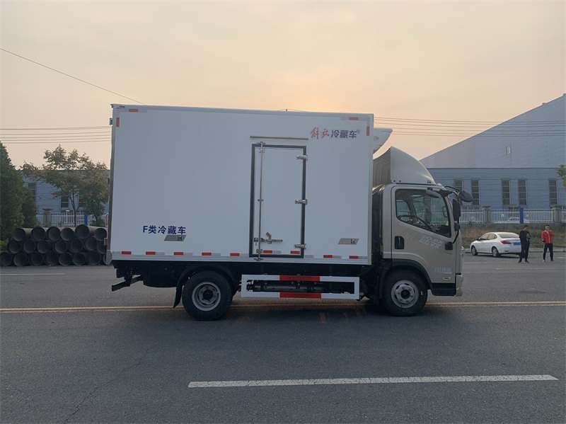勁爆特價解放領(lǐng)途冷藏車僅需10.4萬