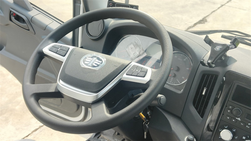解放冰冰虎V云內(nèi)140冷藏車2.5排量