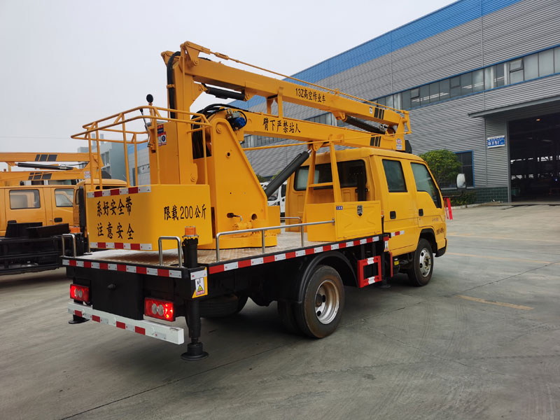 國六藍牌福田13米高空作業(yè)車