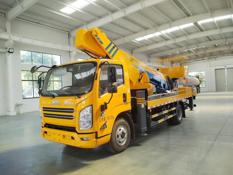 國六江鈴凱悅28米伸縮臂式高空作業(yè)車