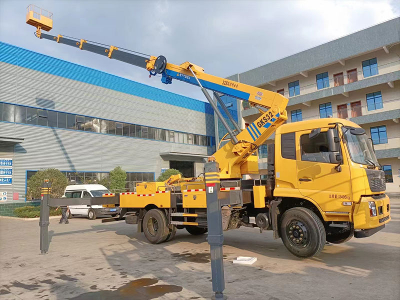 國六東風(fēng)天錦28米高空作業(yè)車