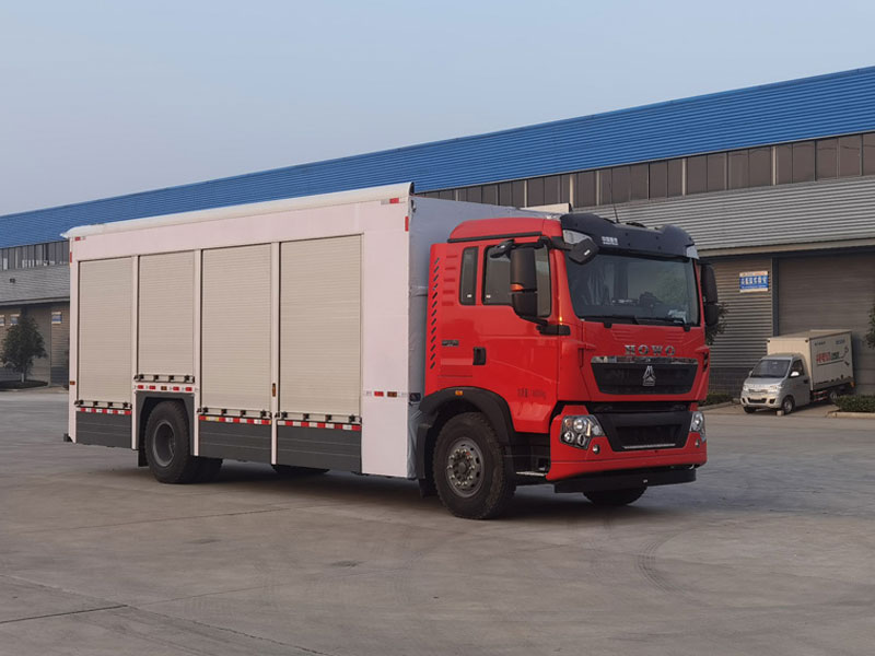 重汽豪沃凈水車CLW5180XJS6