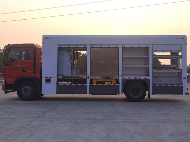 重汽豪沃凈水車CLW5180XJS6