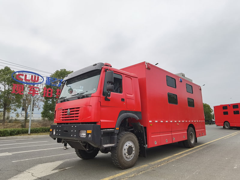 重汽豪沃運兵宿營車
