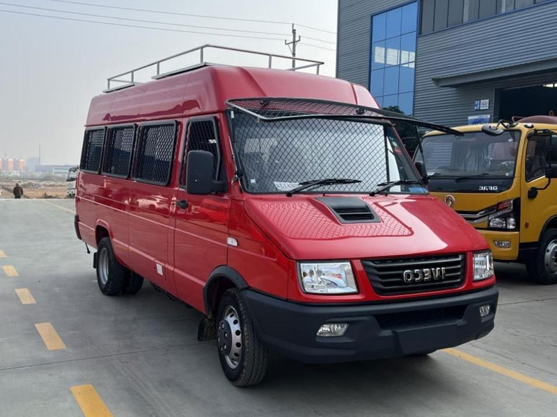 依維柯得意運(yùn)兵車柴油國(guó)六MT
