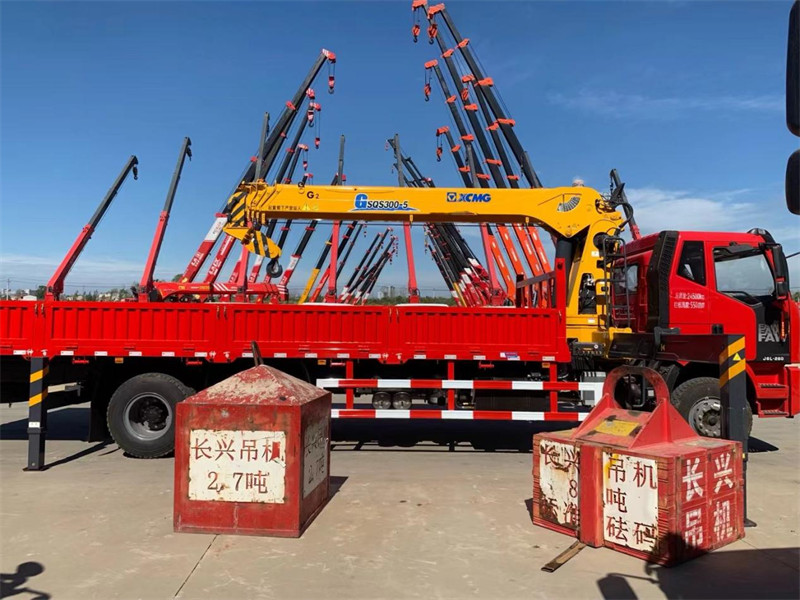 解放J6后八輪徐工12噸隨車吊