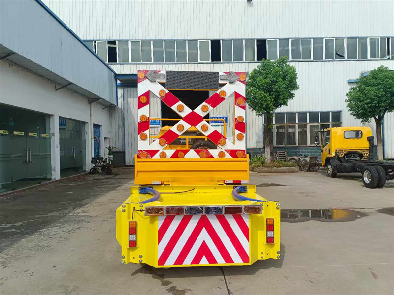 江鈴順達(dá)防撞緩沖車(chē)程力廠家直銷(xiāo)