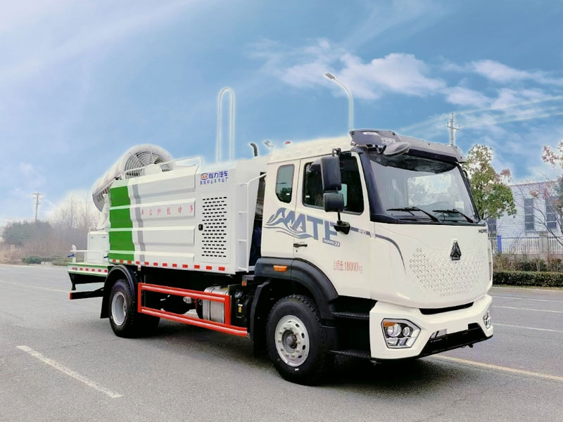 重汽豪沃MATE寬體寬臥多功能抑塵車