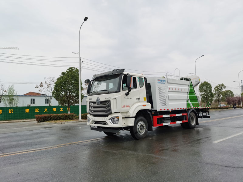 豪沃單橋13方罐體帶100米風機斜坡抑塵車
