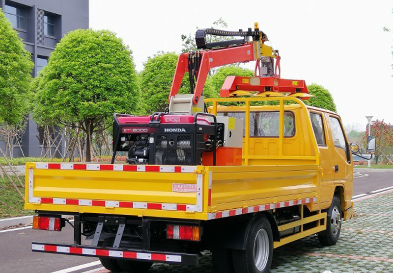 江鈴雙排除雪車及修剪機(jī)CL5040TCX6HL