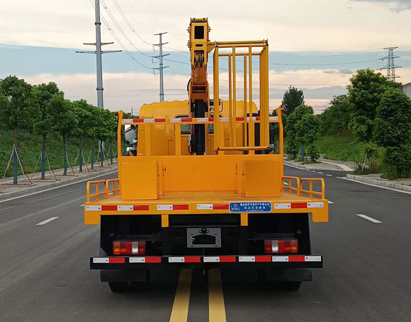 重汽豪沃ABC5047XJXZZ6抽油機(jī)檢修車