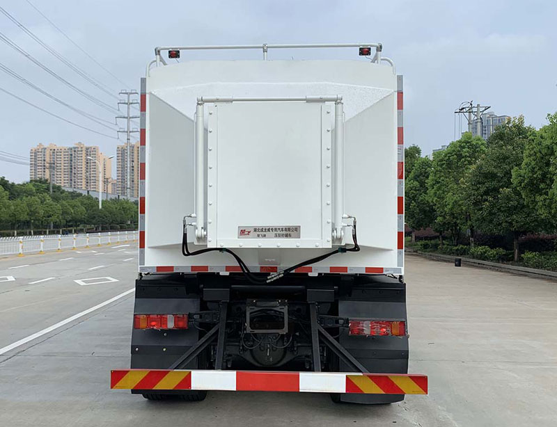 汕德卡CLQ5310TSG6ZZ壓裂砂罐車
