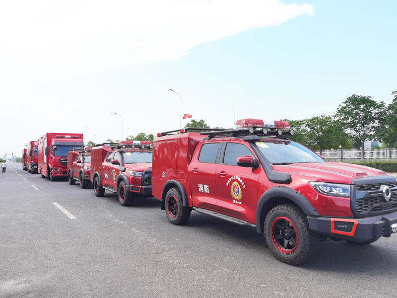 新型應(yīng)急發(fā)電搶險(xiǎn)救援車輛-長城炮通訊指揮消防車