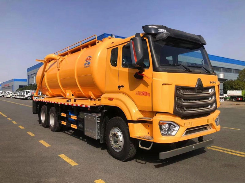 重汽豪沃24立方重載版清洗吸污車
