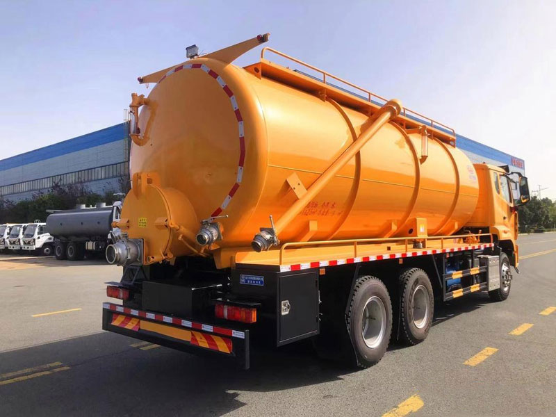 重汽豪沃24立方重載版清洗吸污車