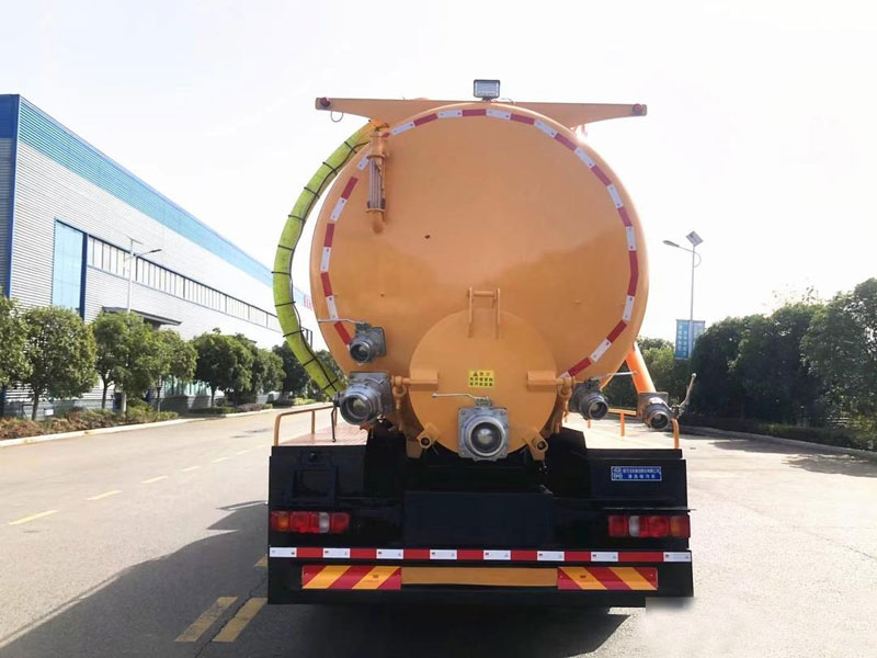 重汽豪沃24立方重載版清洗吸污車
