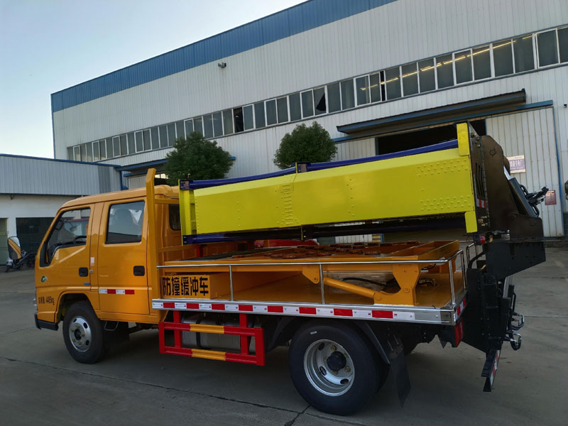 江鈴順達(dá)100K老款二次防撞緩沖車